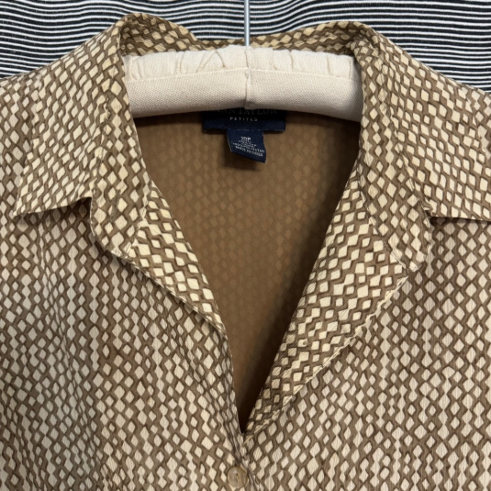 Ann Taylor Printed Silk Blouse in brown and White Size 10P - Picture 5 of 7